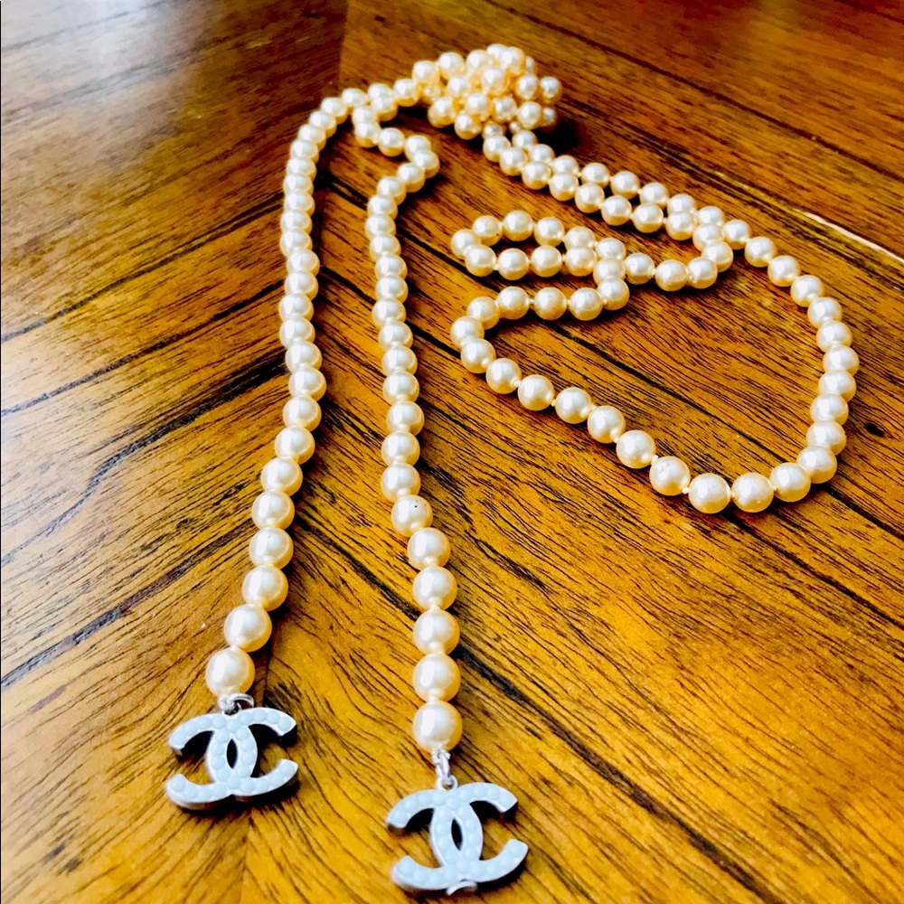 Chanel Faux Pearl Logo Necklace - Picture 4 of 11